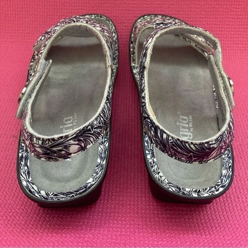 Algeria 36 Navy White Leather Sandals KEN-769.  Size 41 US 10.5